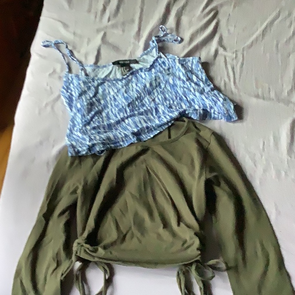 Forever 21 Lot of 2 Crop Tops Size Small